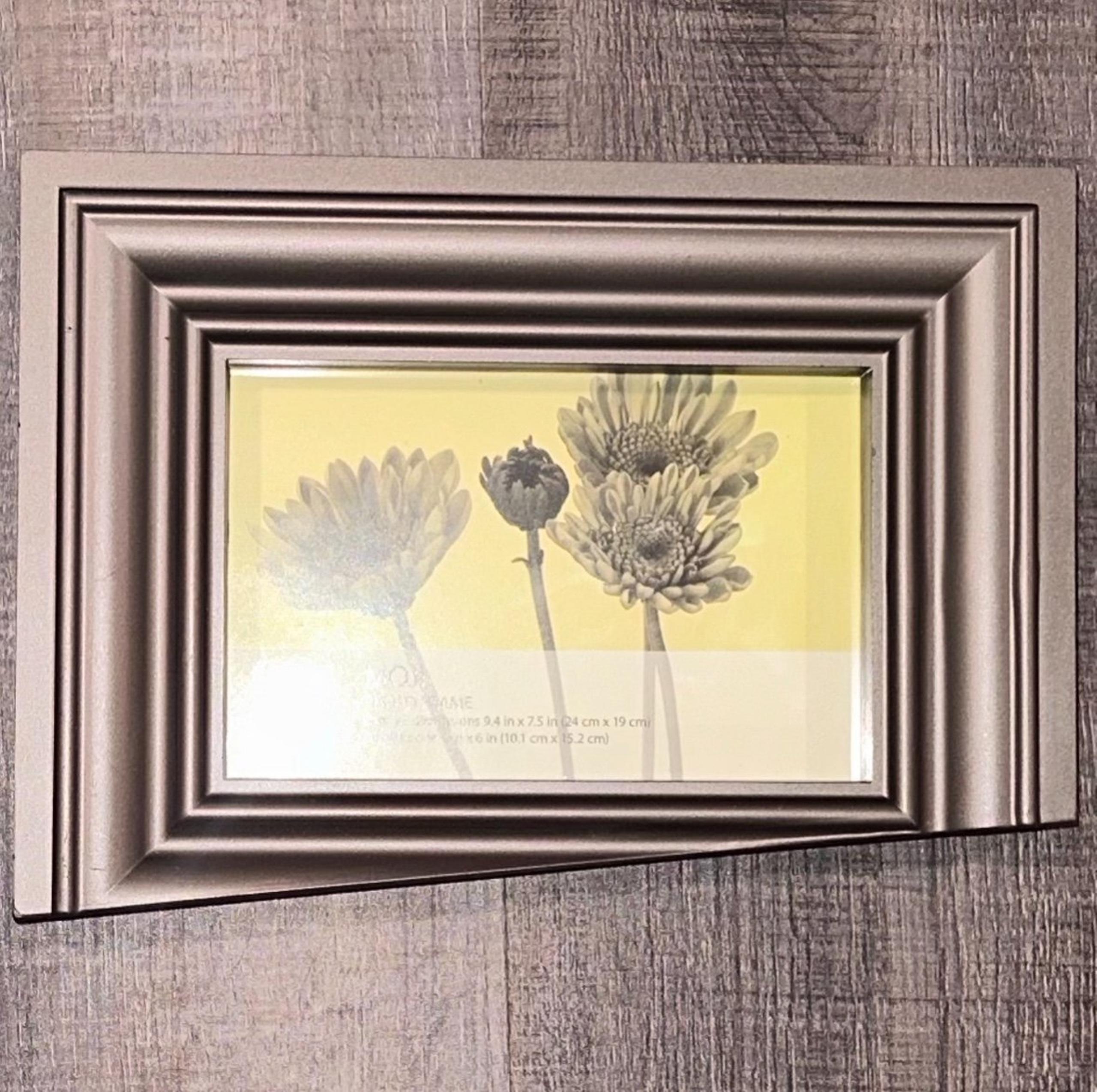 New Umbra Moji Grey 4”x6” Photo Frame