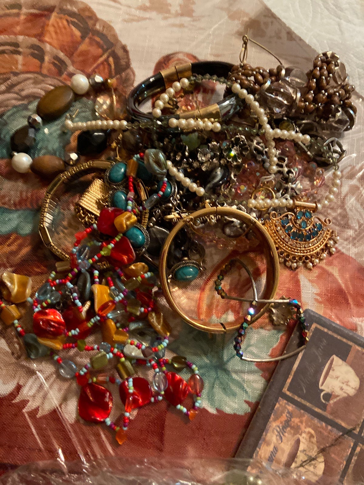 Jewelry Lot , vintage , different colors , very nice collection