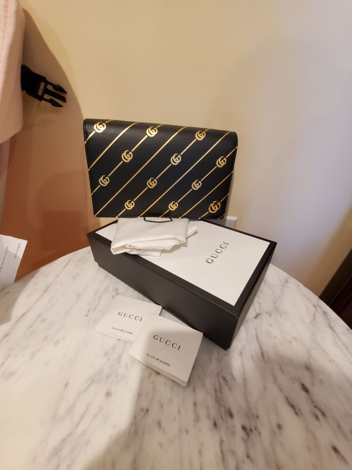 Calfskin Gucci wallet on chain