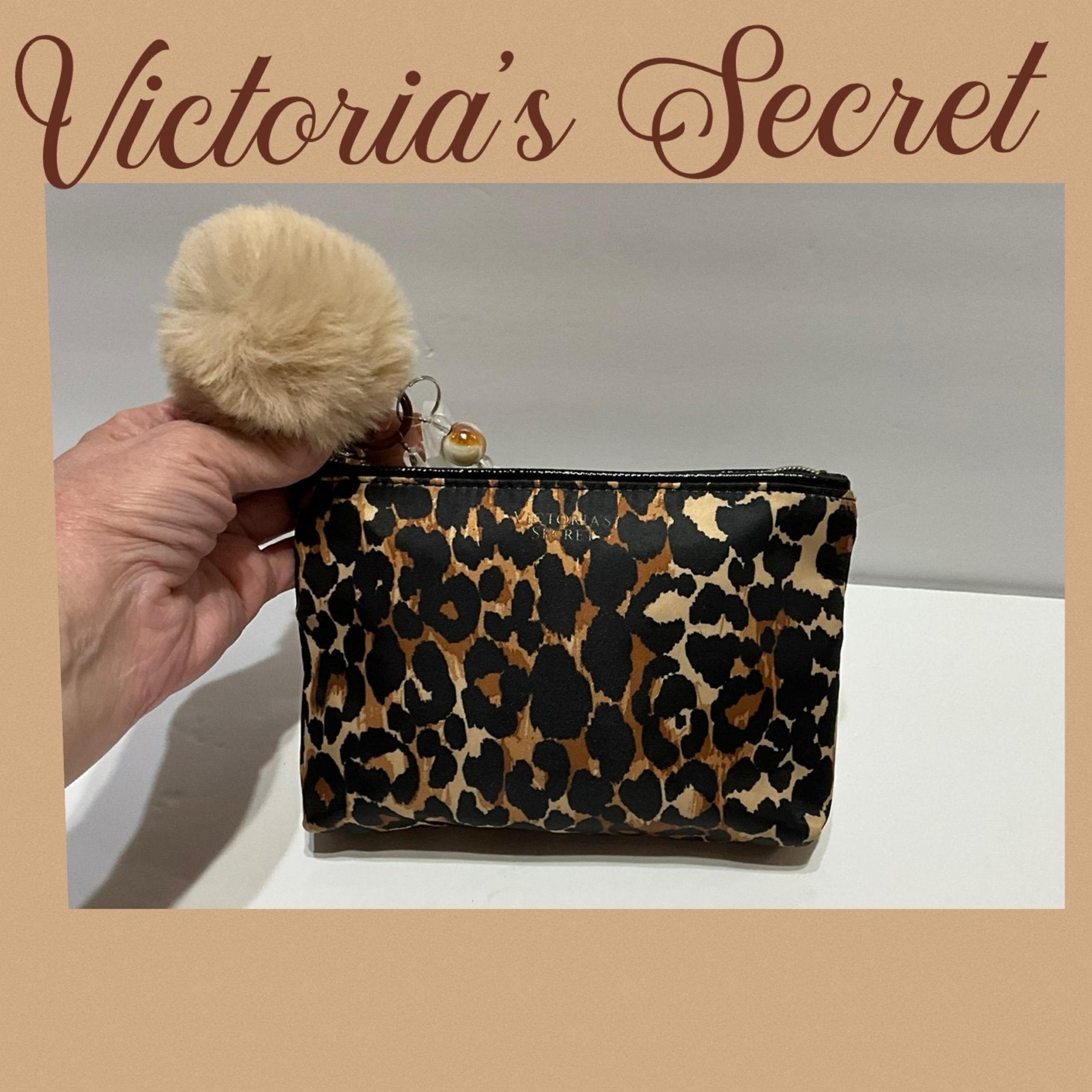 Victorias Secret Leopard Zip Cosmetics/Toiletries/Travel/Make-Up Bag