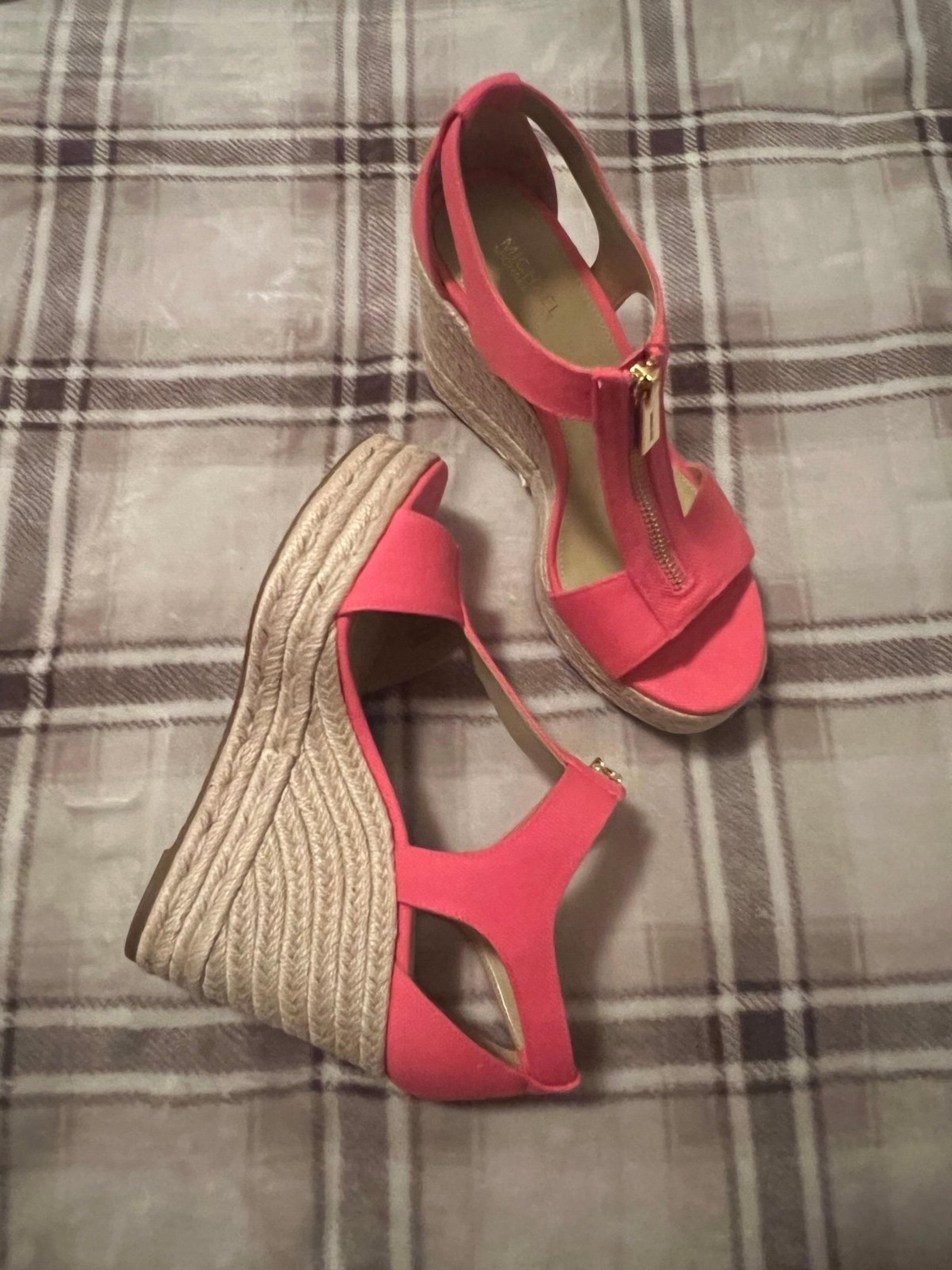7 NEW Michael Kors MK Berkley Canvas Espadrille Wedge Sandals Camila Rose Pink