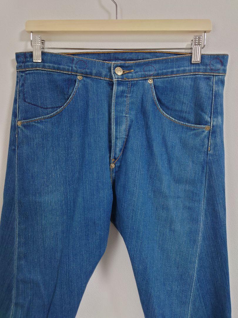 Levi's Red Honest-Dishonest