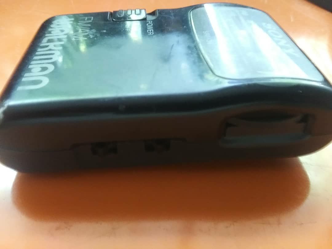 Vintage Sony FM/AM Walkman