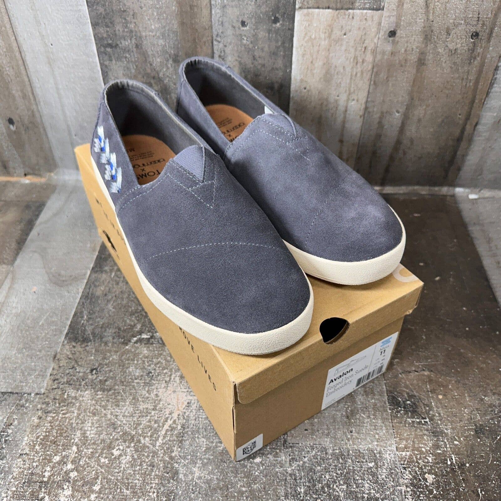 TOMS Bloomingdales Men's Slip On Loafer Size 11 Gray Suede Emboidered Shoe