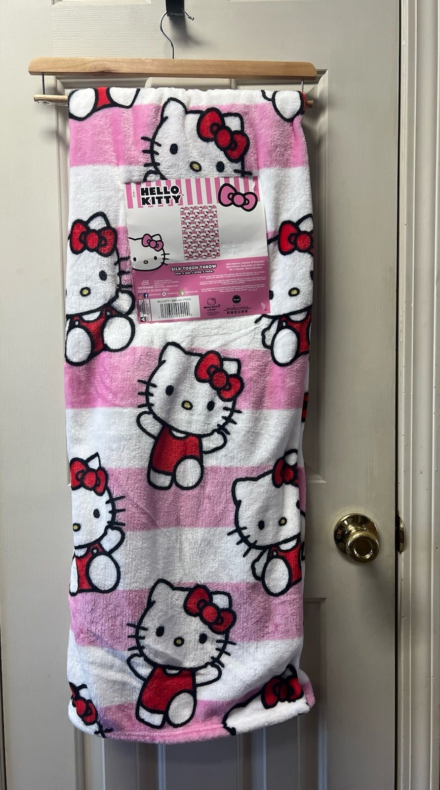HELLO KITTY PINK AND WHITE PLUSH THROW