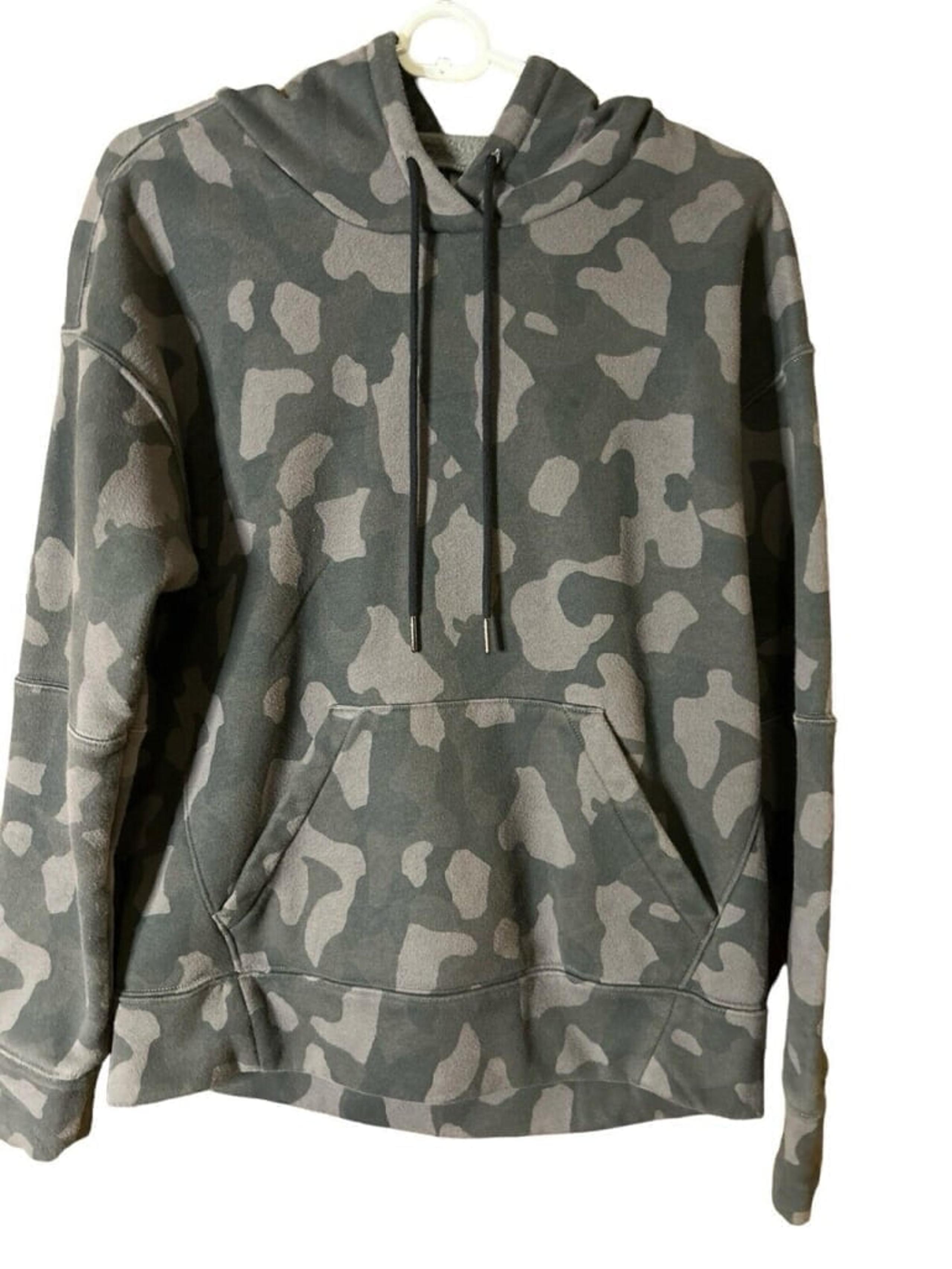 Zella Camo Hoodie Gray Size XS Long Sleeve Women’s Kangaroo Pocket Pullover