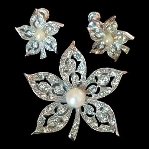 Vintage Signed Hedy Pave Rhinestone Leaf Faux Pearl Silvertone Demi Parure