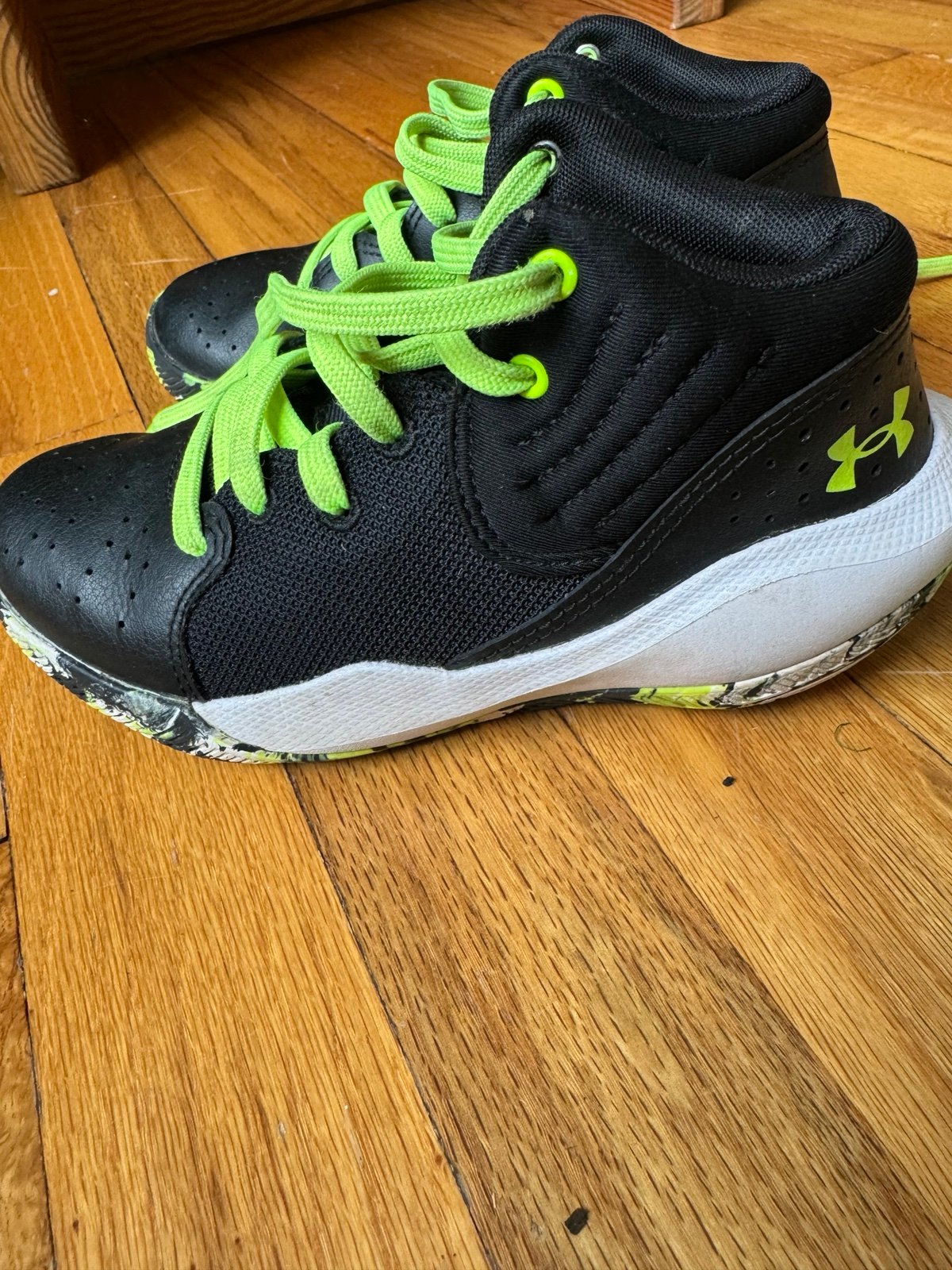 Under Armour high top shoes boys size 13
