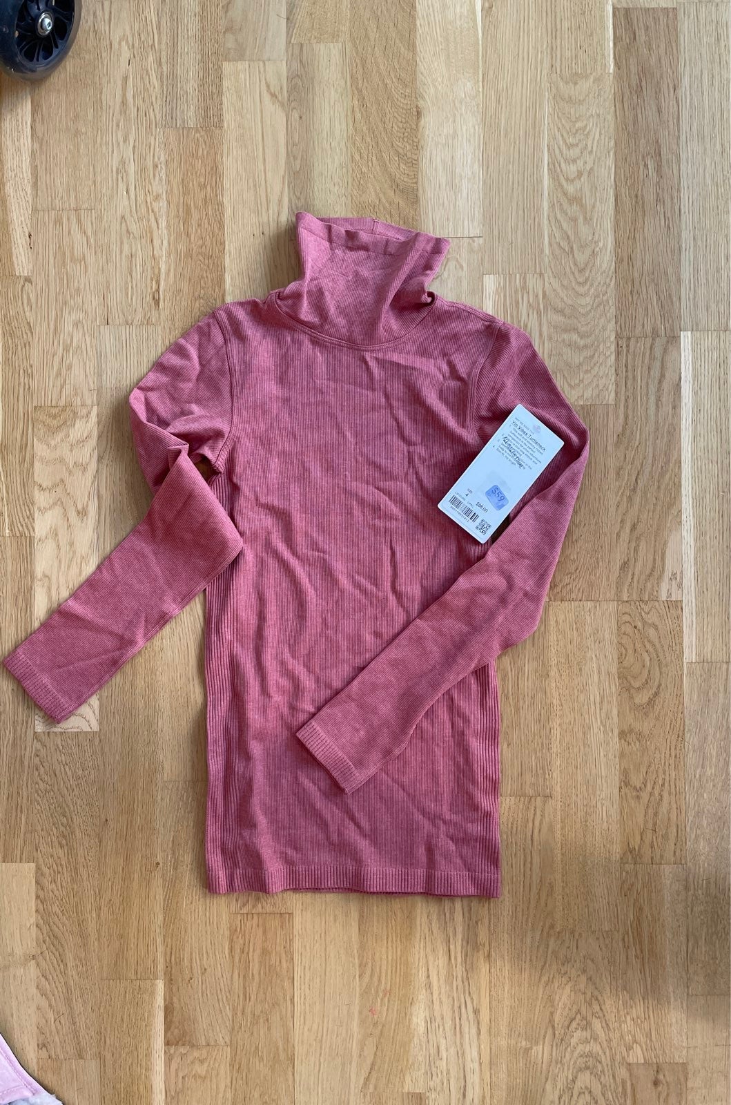 Lululemon yin vibes turtleneck
