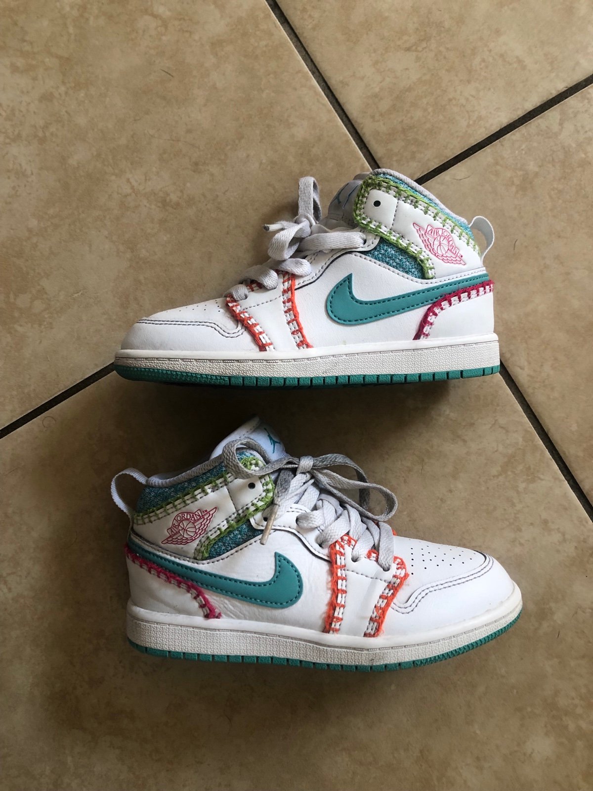 Nike air jordan mid shoes