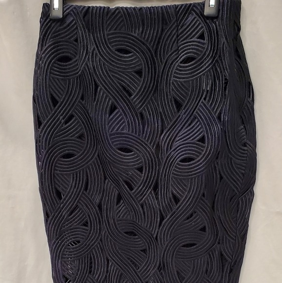 Kim Kardashian owned Rachel Roy swirl Guipure Blace Lace skirt. Size M