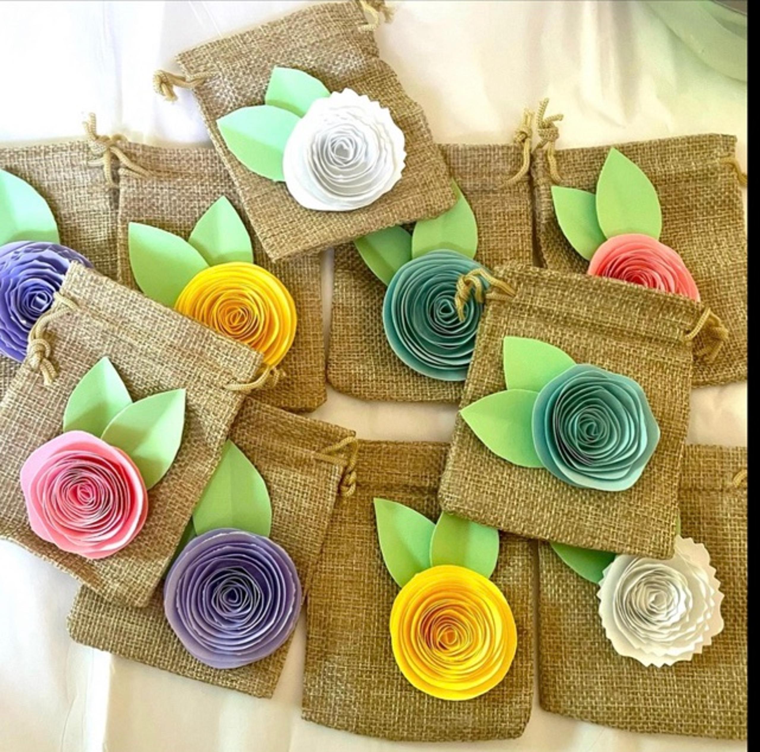 10 handcrafted burlap jewelry pouches