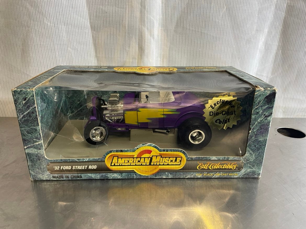 ERTL Collections American Muscle 1932 Ford Street Rod - Purple and Y