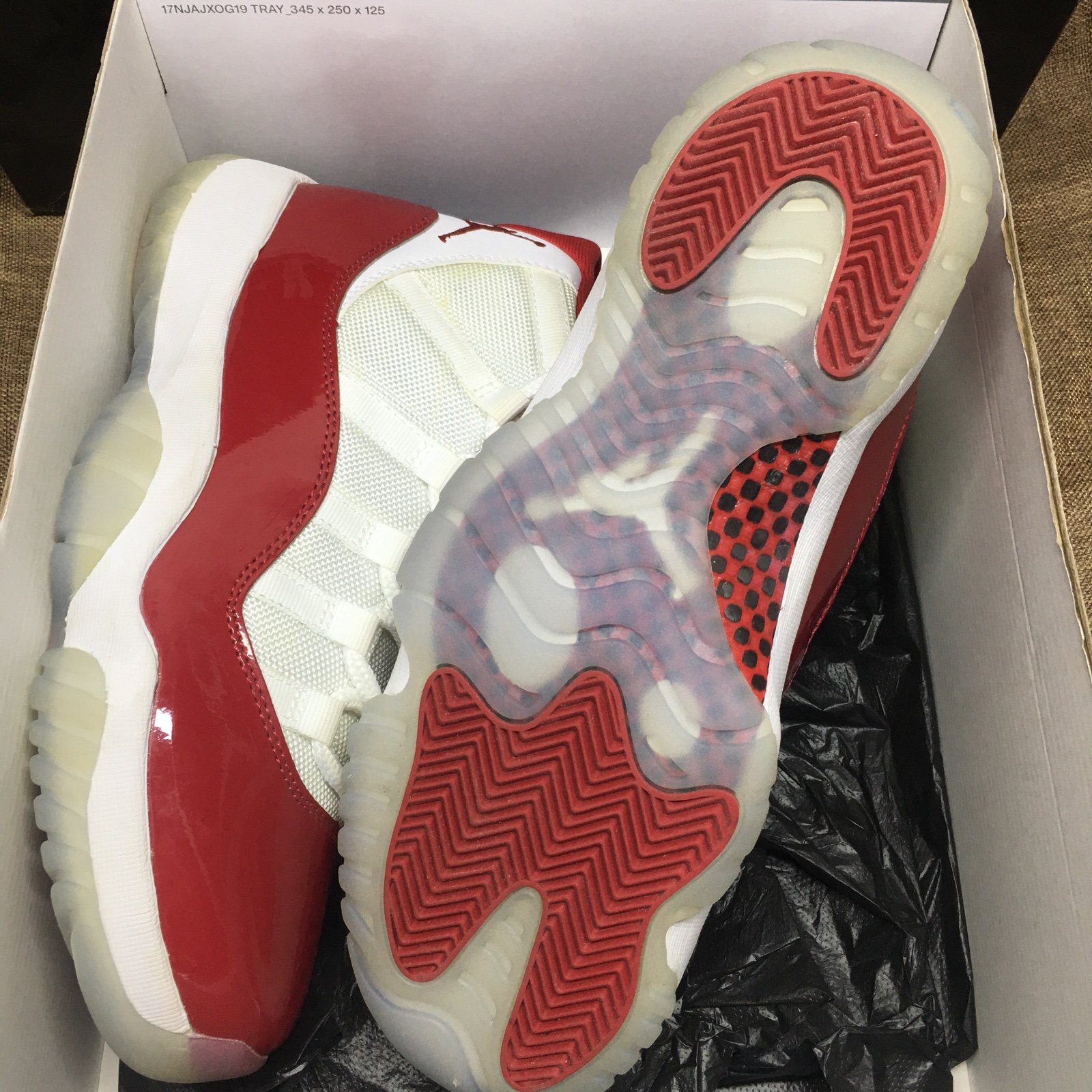 Nike Air Jordan 11 Retro Varsity red size 9.5us men