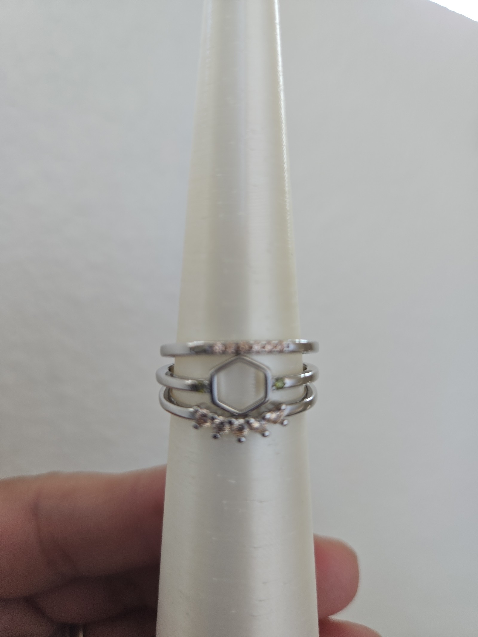 Ryze Party Stackerz The Hive Ring. Size 8. This is very adorable on.