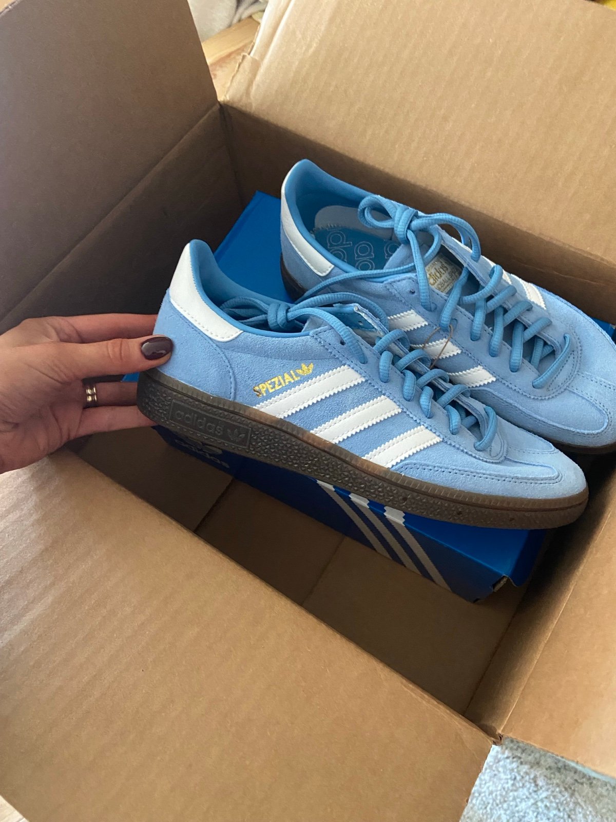Light Blue/ Cloud White adidas handball spezial samba