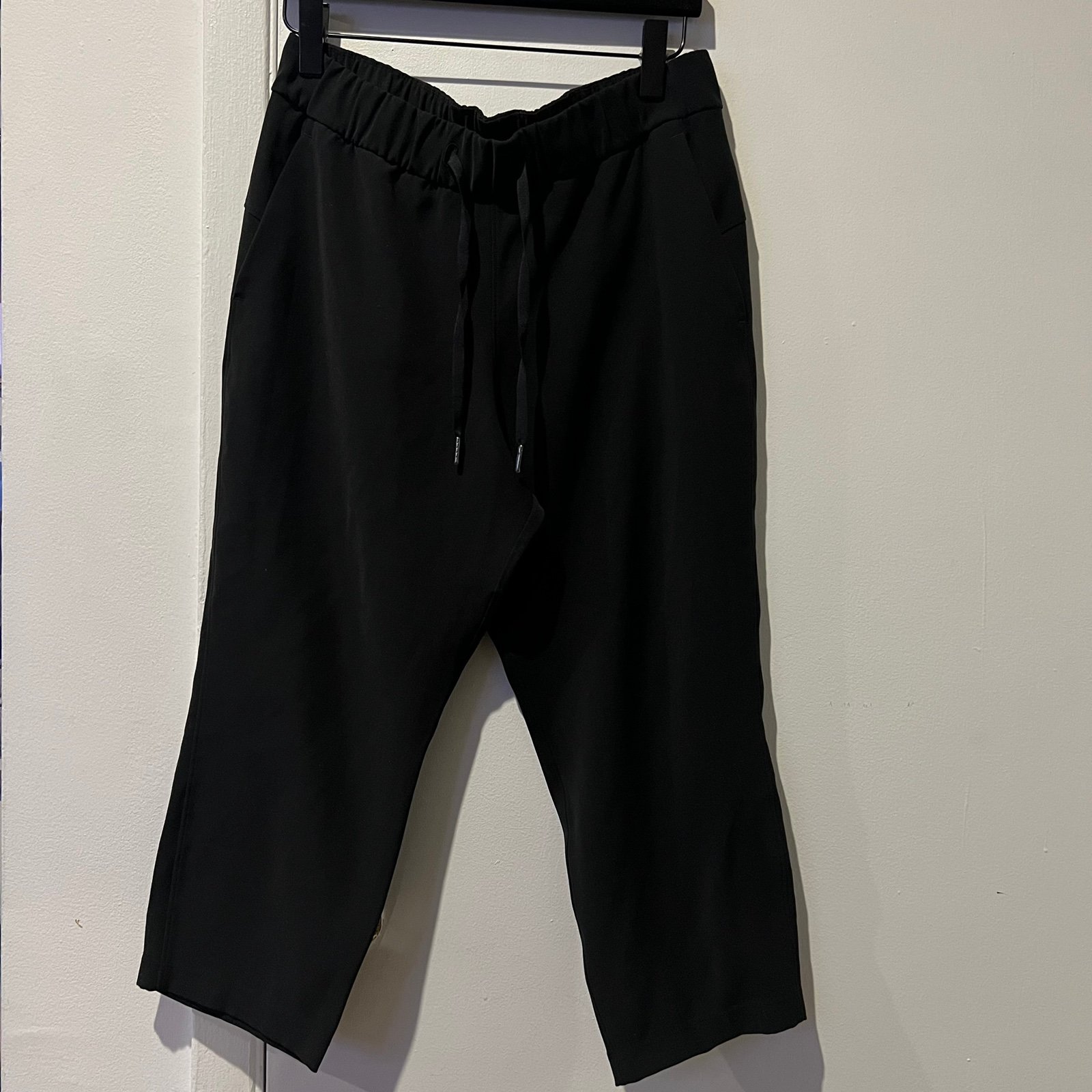 Women’s Lululemon athletica Black Straight Leg Crop Joggers Sz 10 Leggings