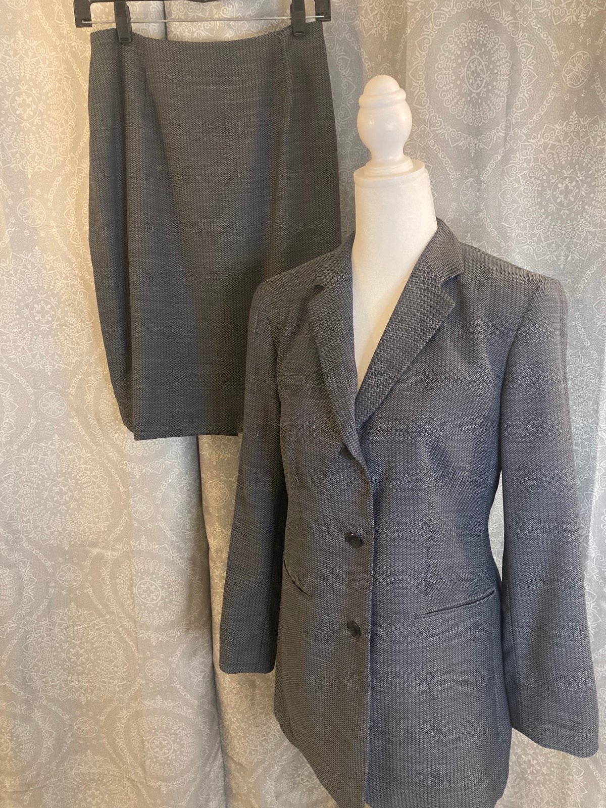 Bill Burns Signature Women’s Grey Wool Skirt Suit Size 4