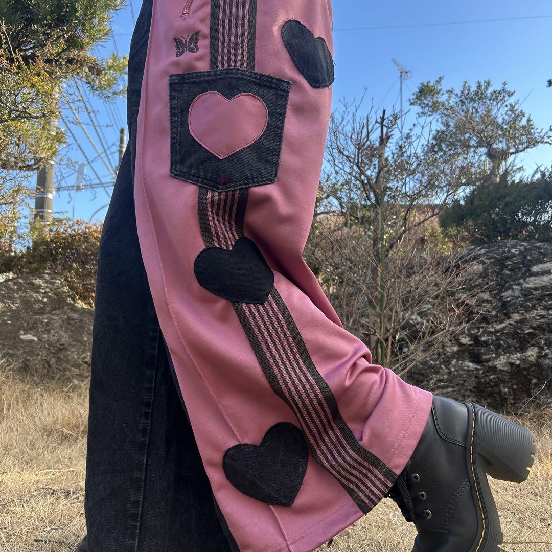 Heart-shaped pocket flare denim pants