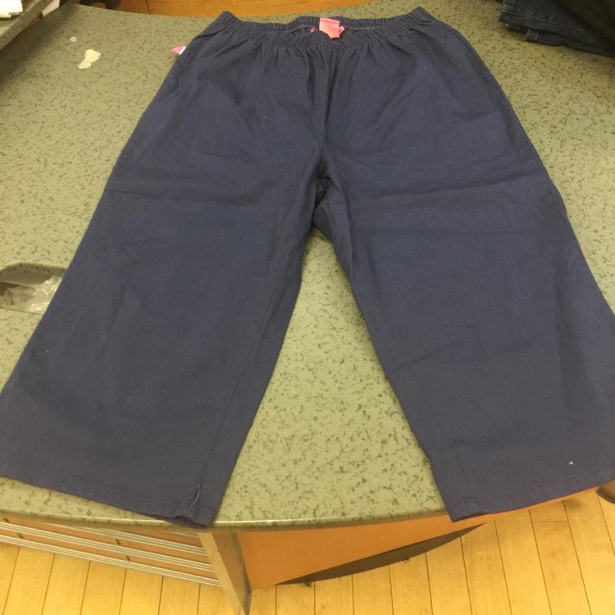 Women’s capris size 18 W