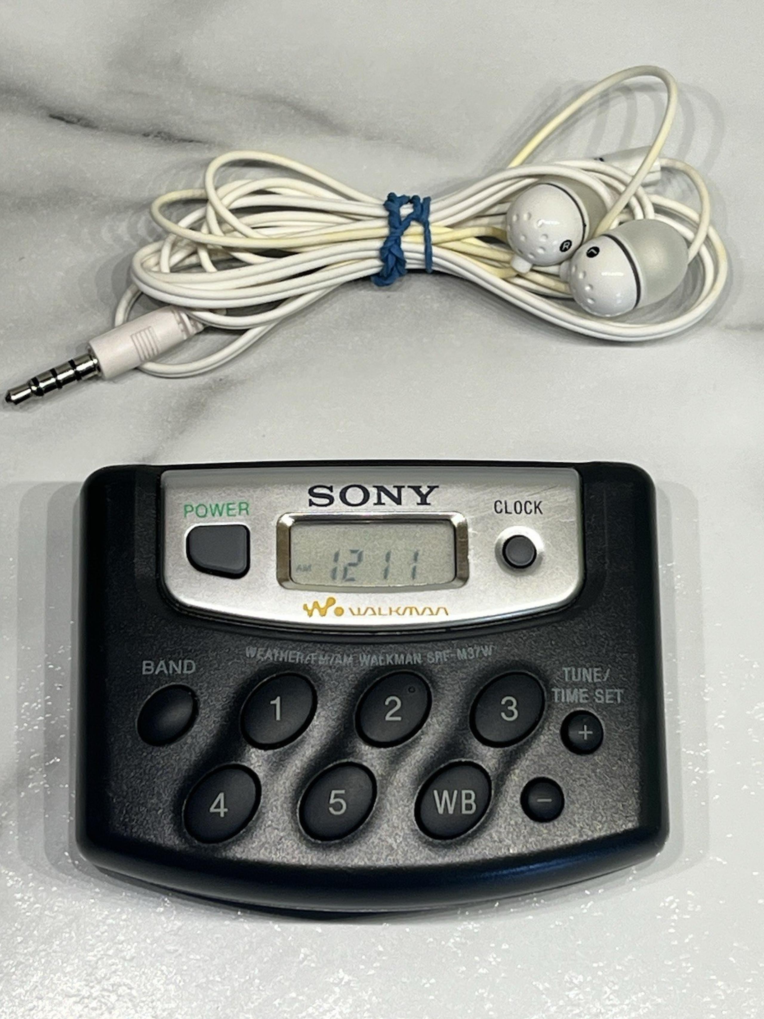 Sony Walkman SRF-M37W Portable AM/FM Weather Radio Vtg Works With Earbuds