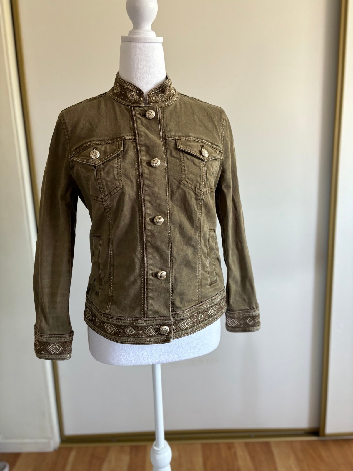 White House Black Market Jean Jacket Size 4