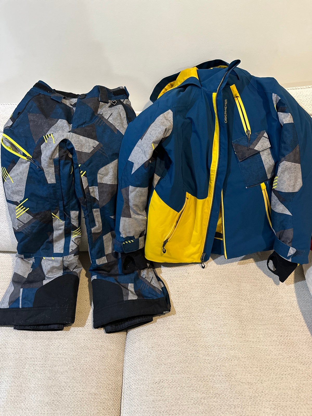 Obermeyer kids ski/snowboarding coat & pants