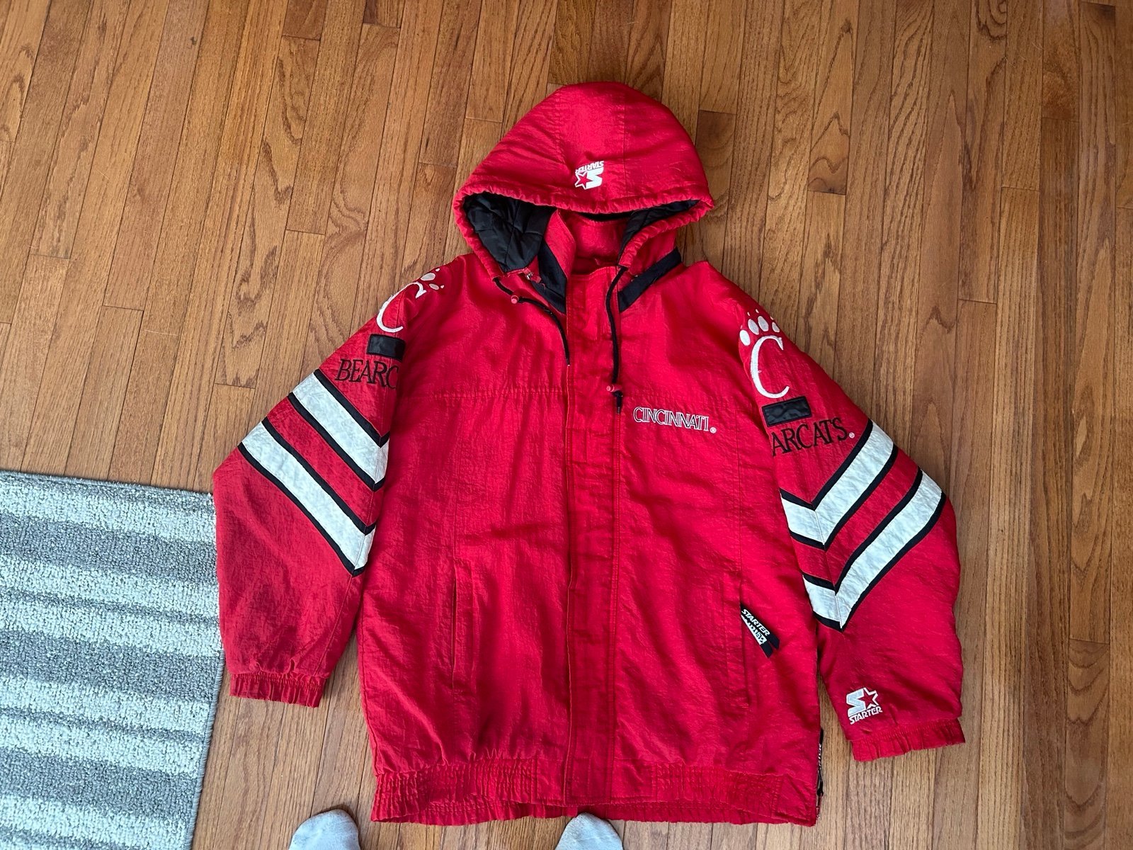 Starter Cincinnati bearcats vintage winter insulated jacket size medium