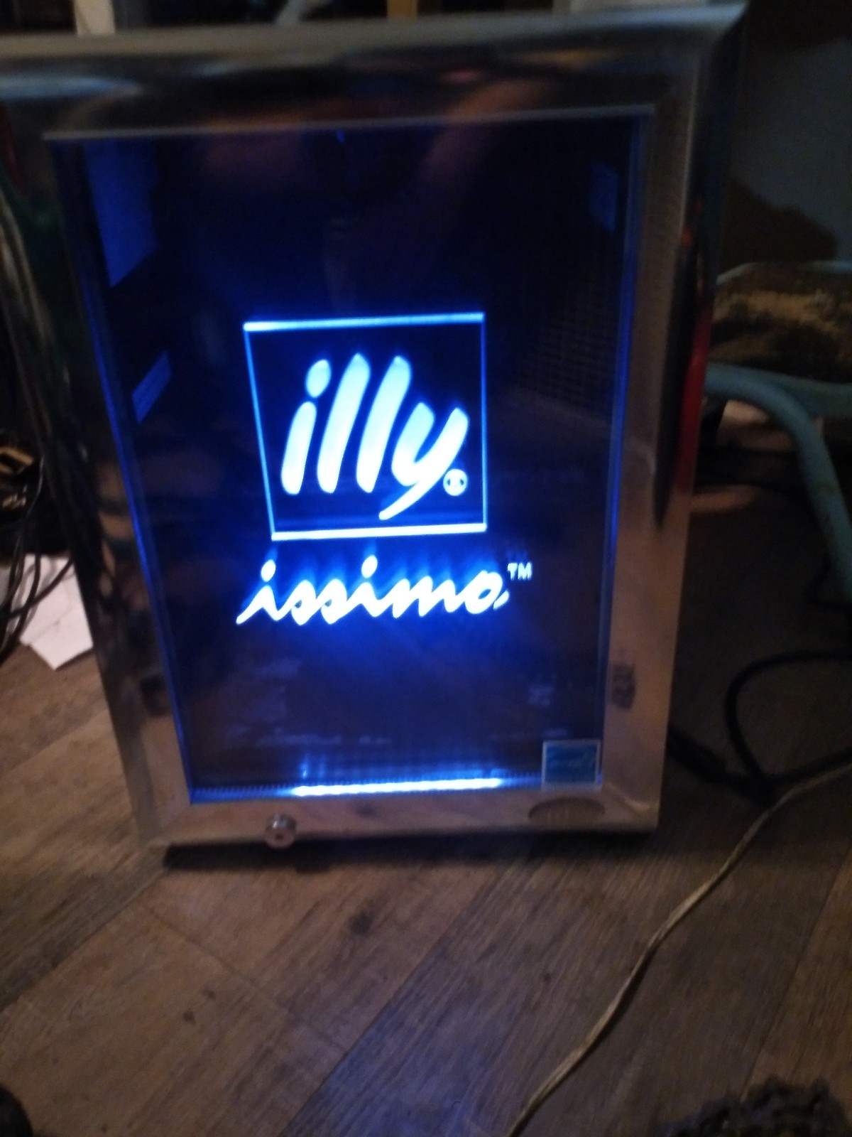 IDW mini fridge