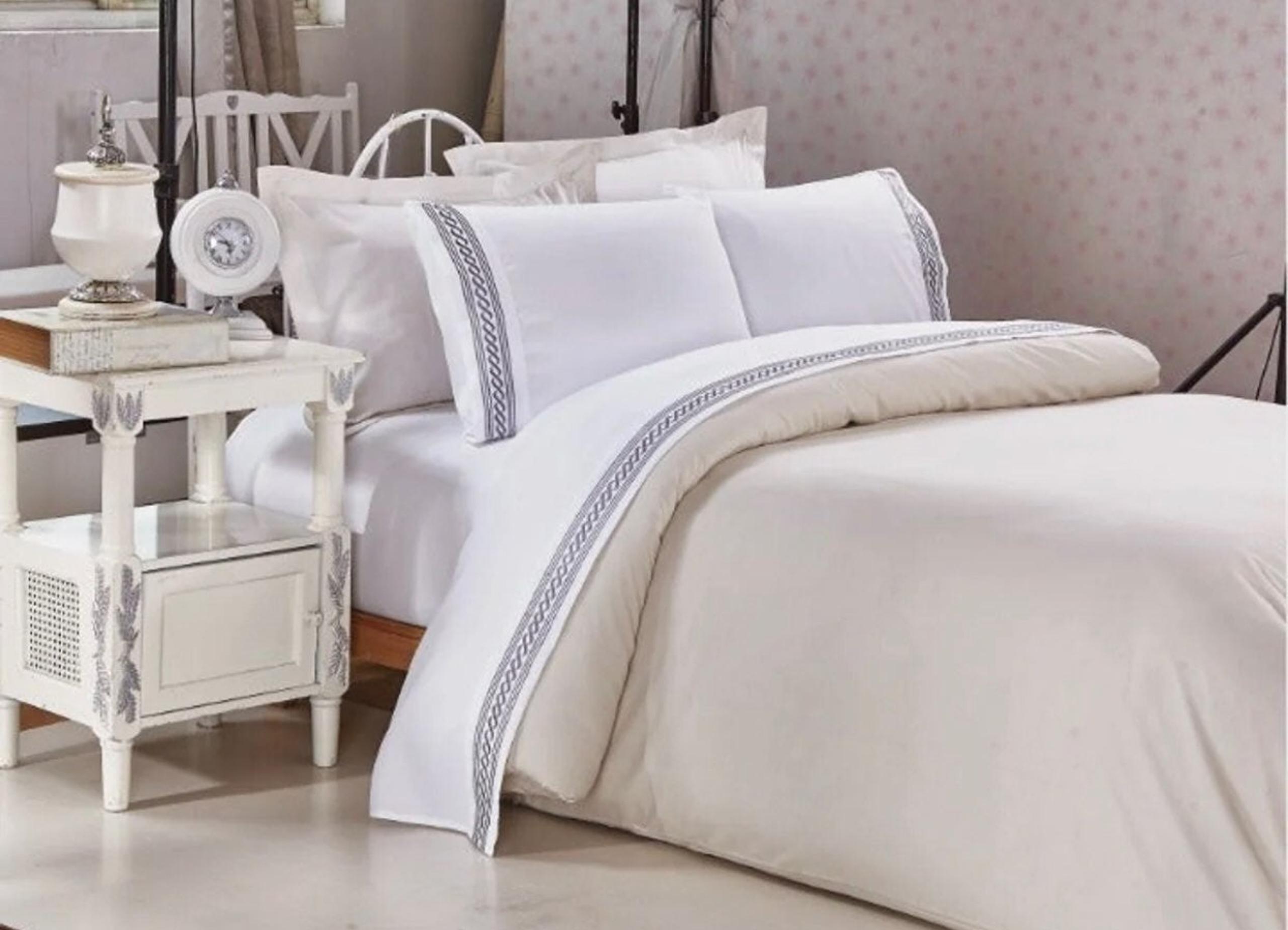 Lot of 2 sets Queen size bedding sheets