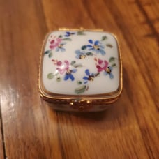 Limoges of France petite trinket box