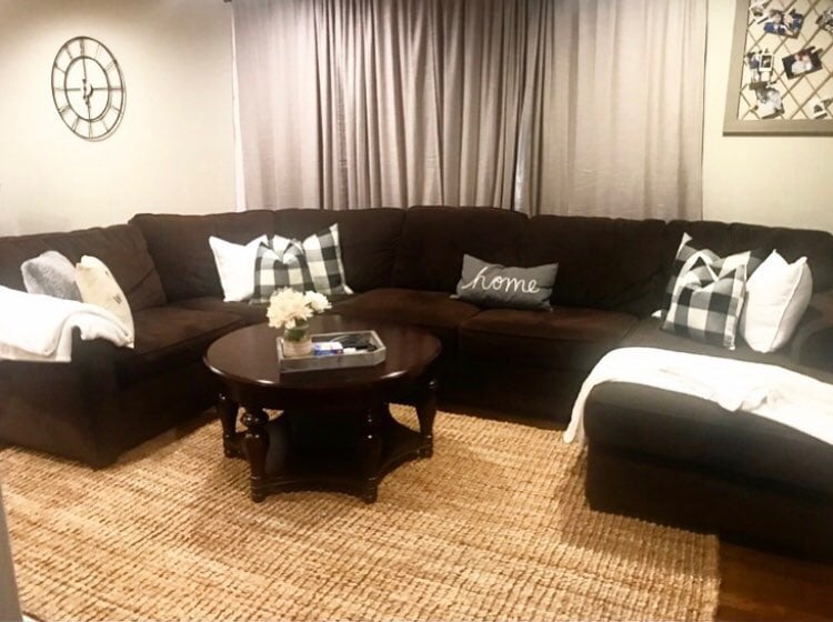 Neutral woven carpet