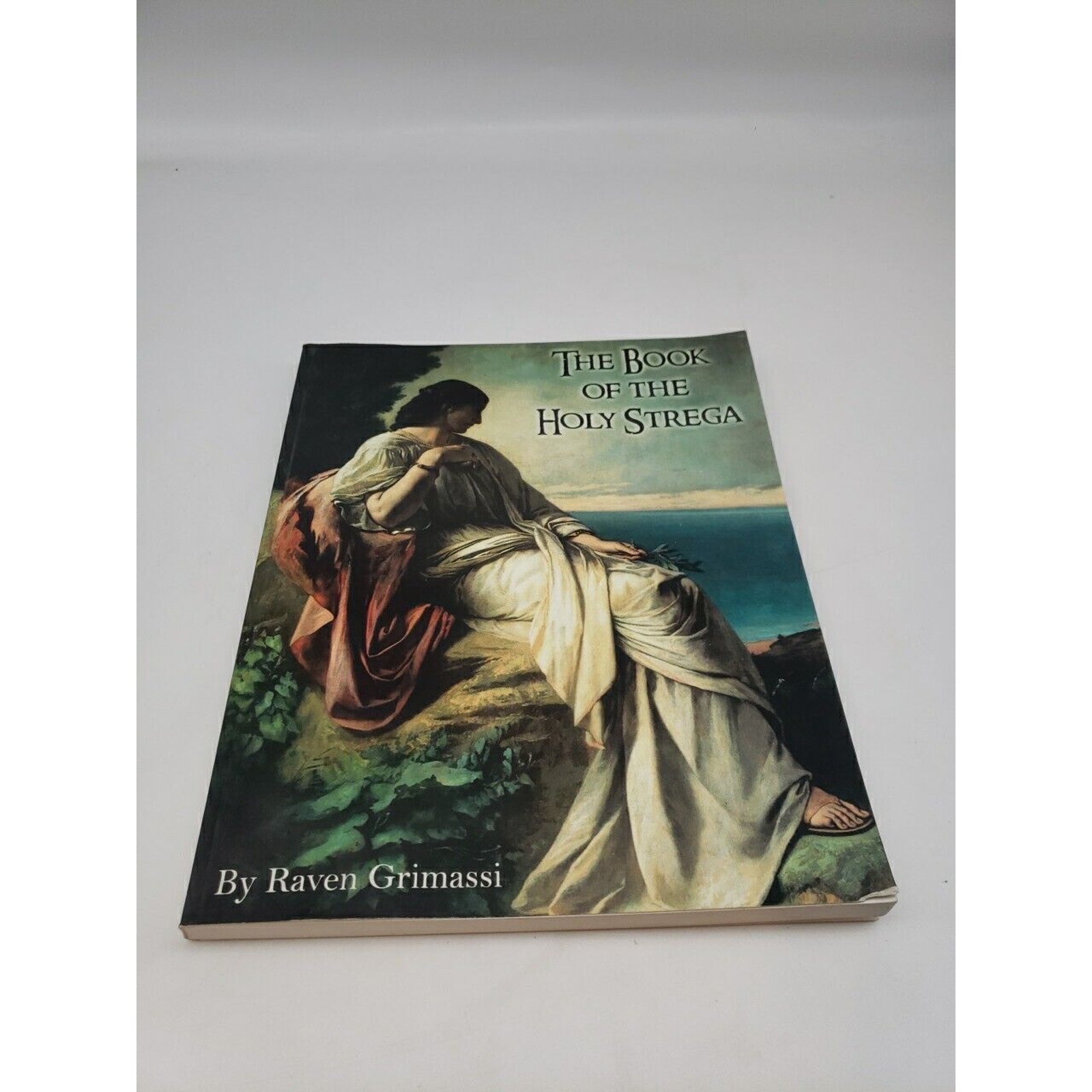 SIGNED The Book of the Holy Strega. Raven Grimassi (2009, Paperback, 1ST PRINT)