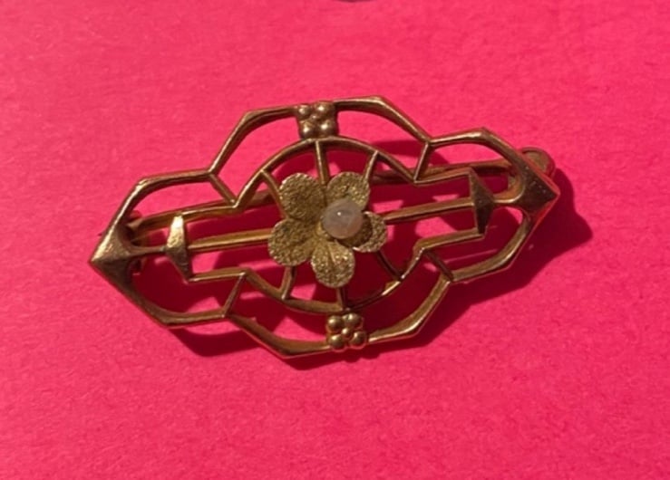 Antique 1860s edwardian gold Victorian brooch signed C.T.