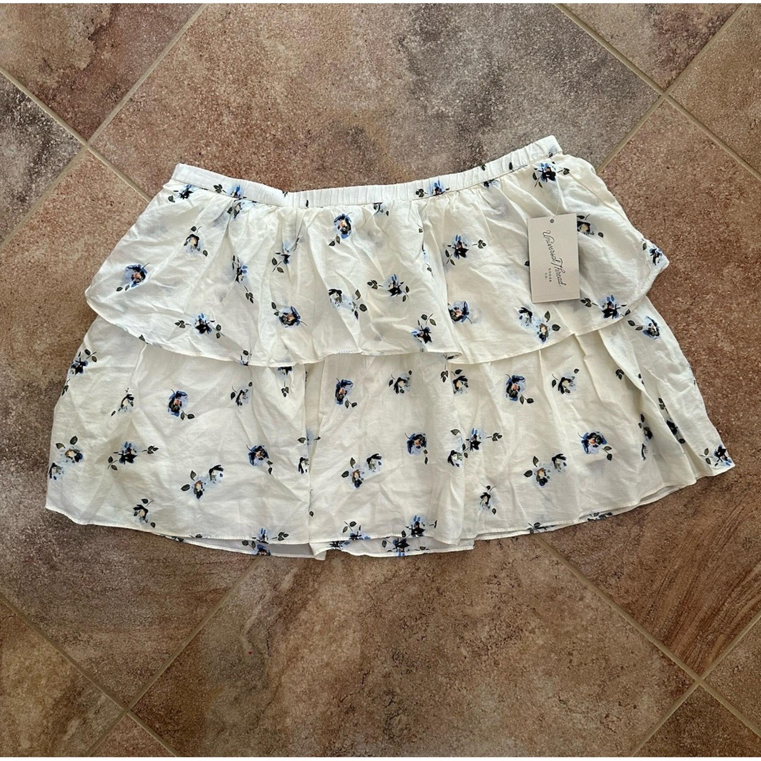Universal Thread Women's Floral Mini Skirt Size Large NWT