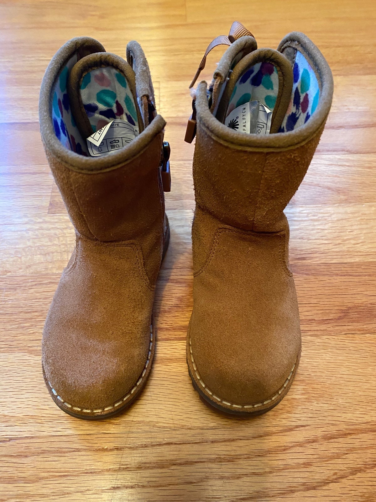 Great condition Girls size 7 UGGs boots