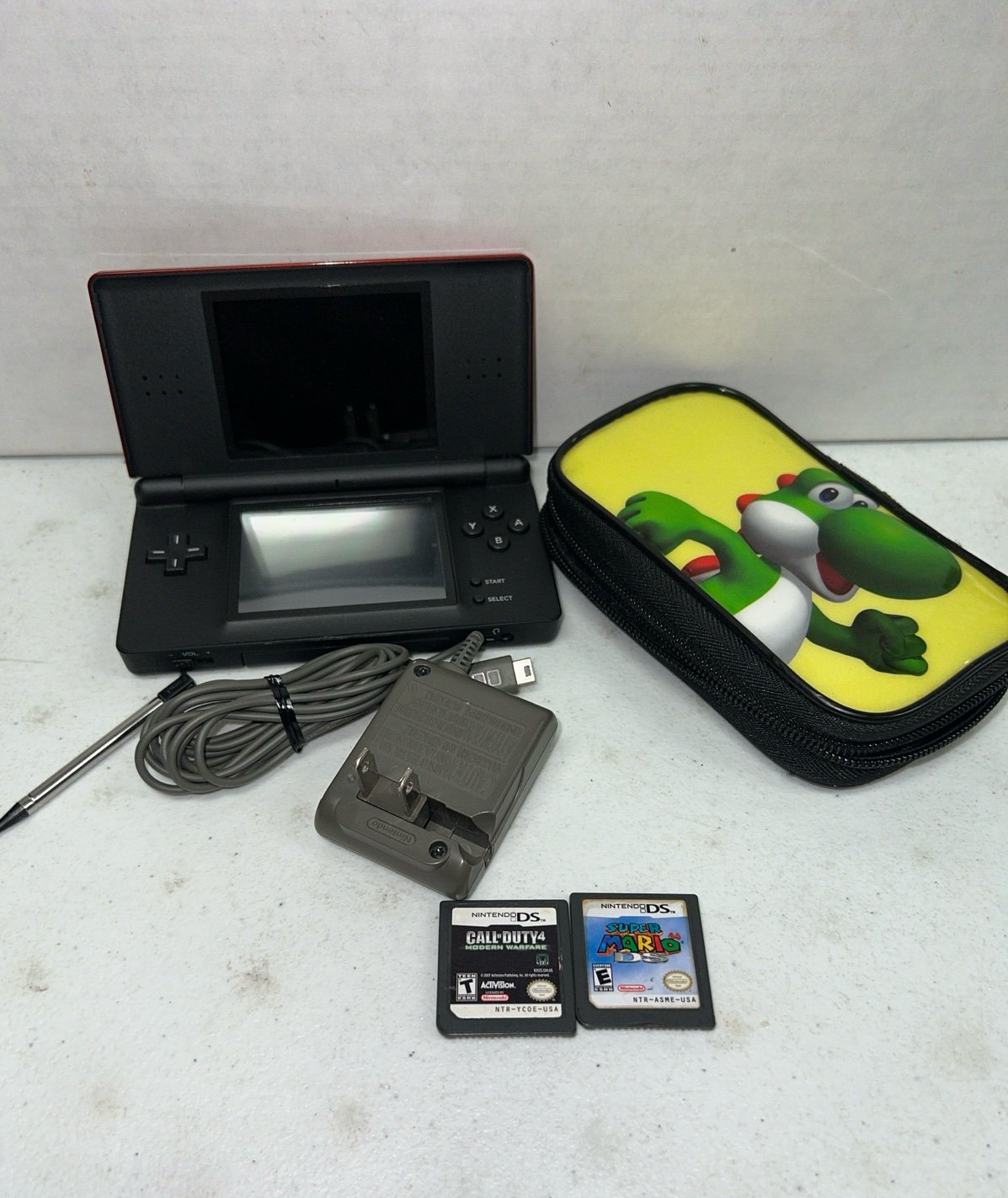 Nintendo DS Lite w/ Charger & Games