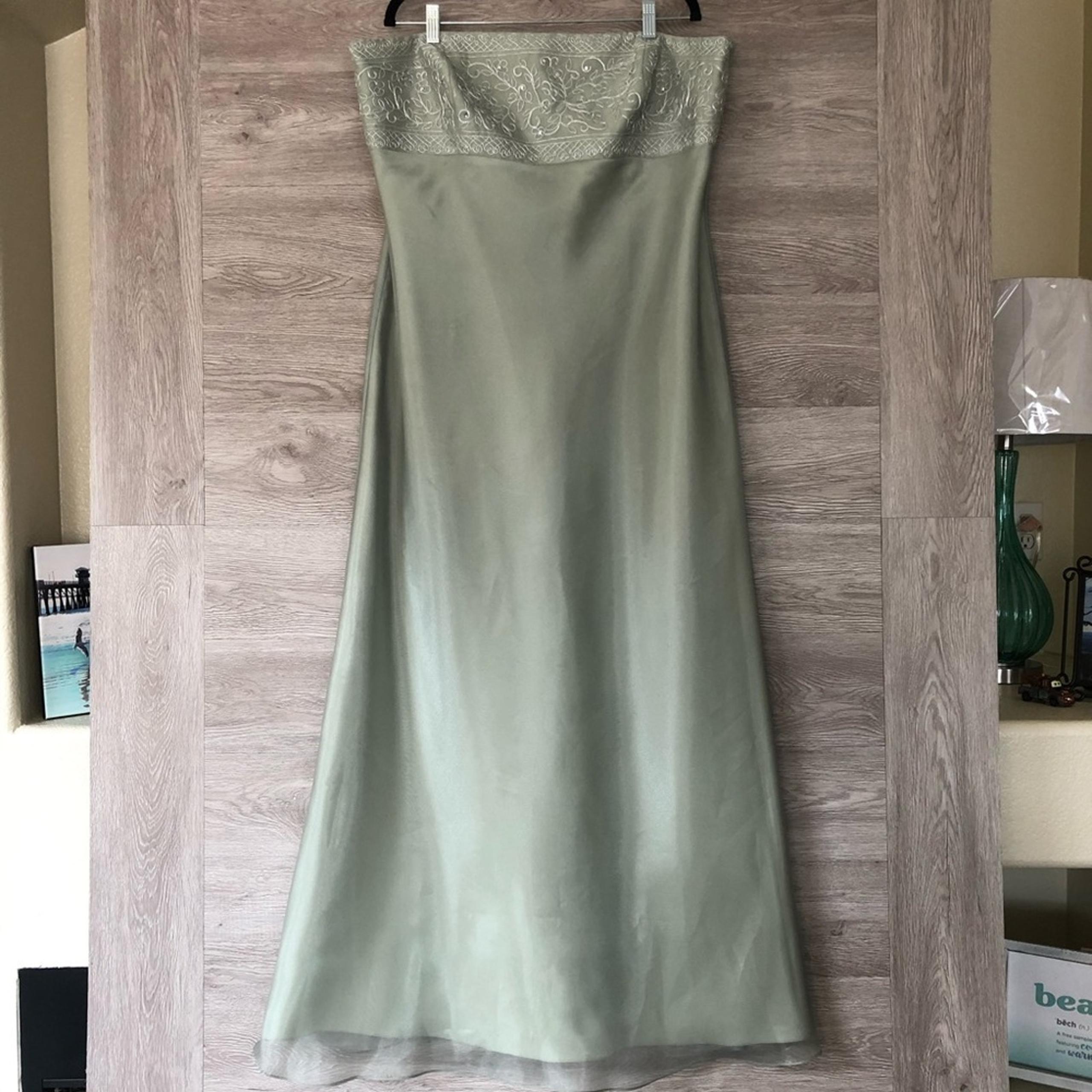 Michaelanglo mint green strapless formal dress size 18.