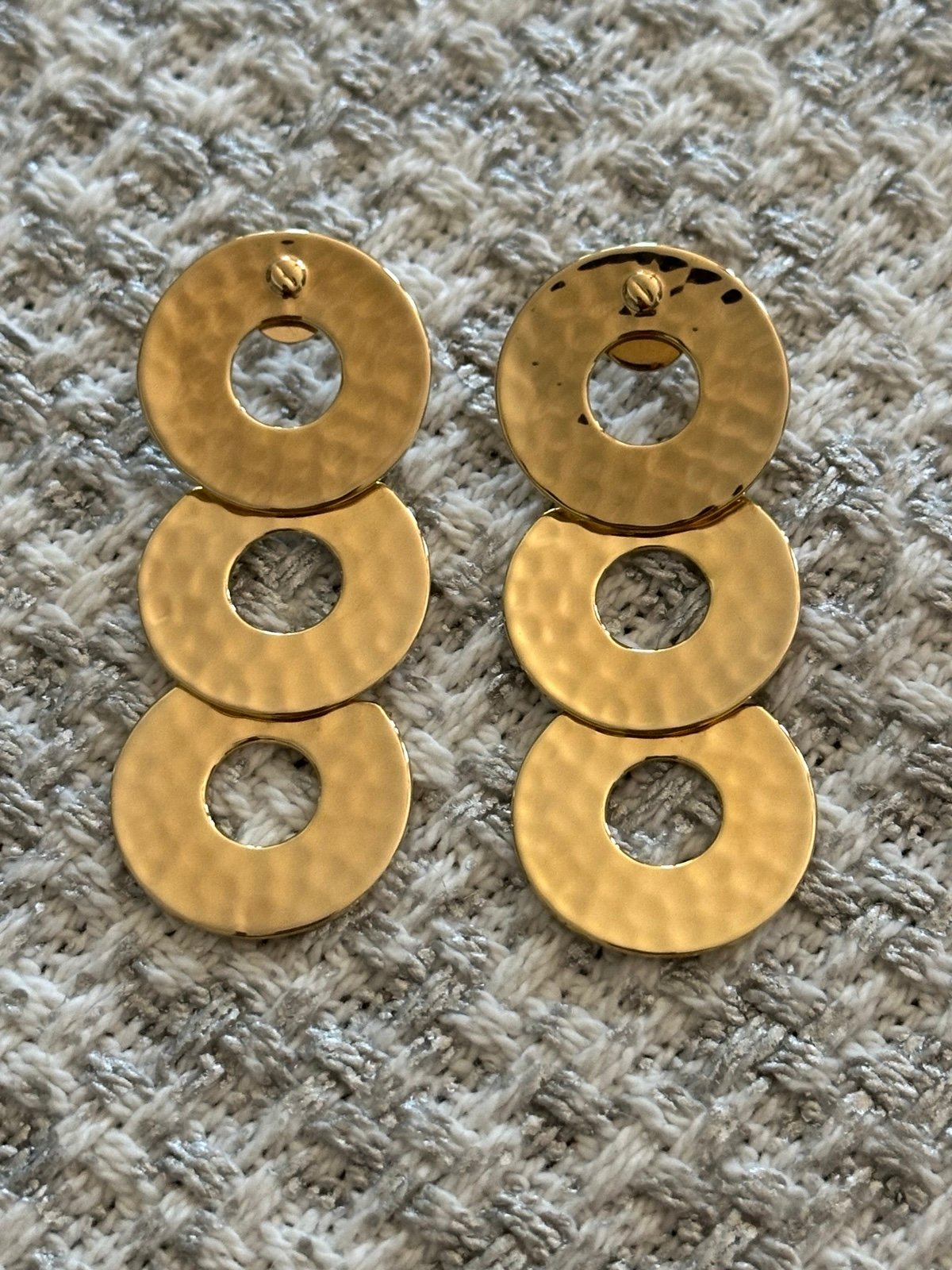 Henri Bendel Hammered Disc Linear Earrings NWOT