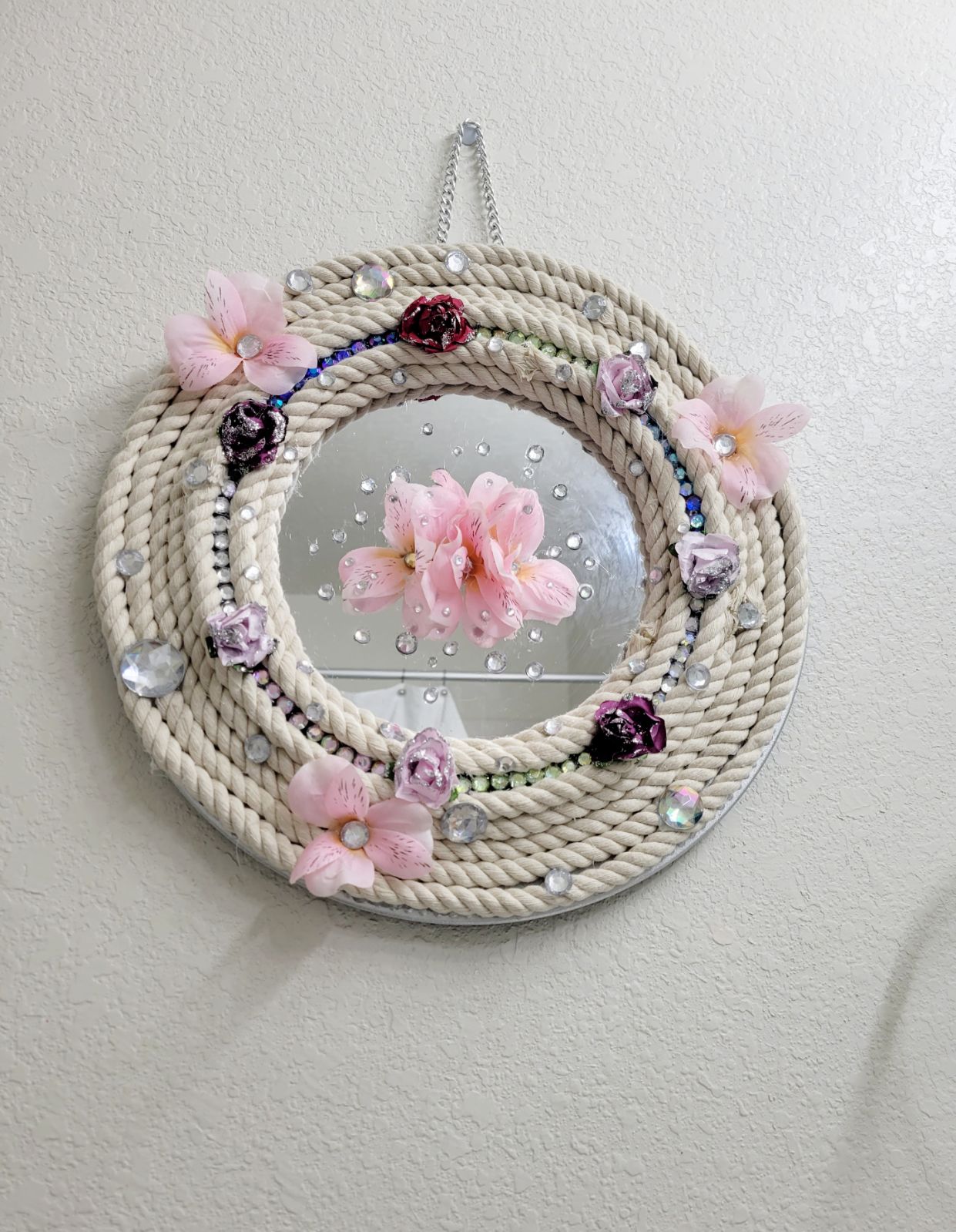 Wall hangingwith mirror