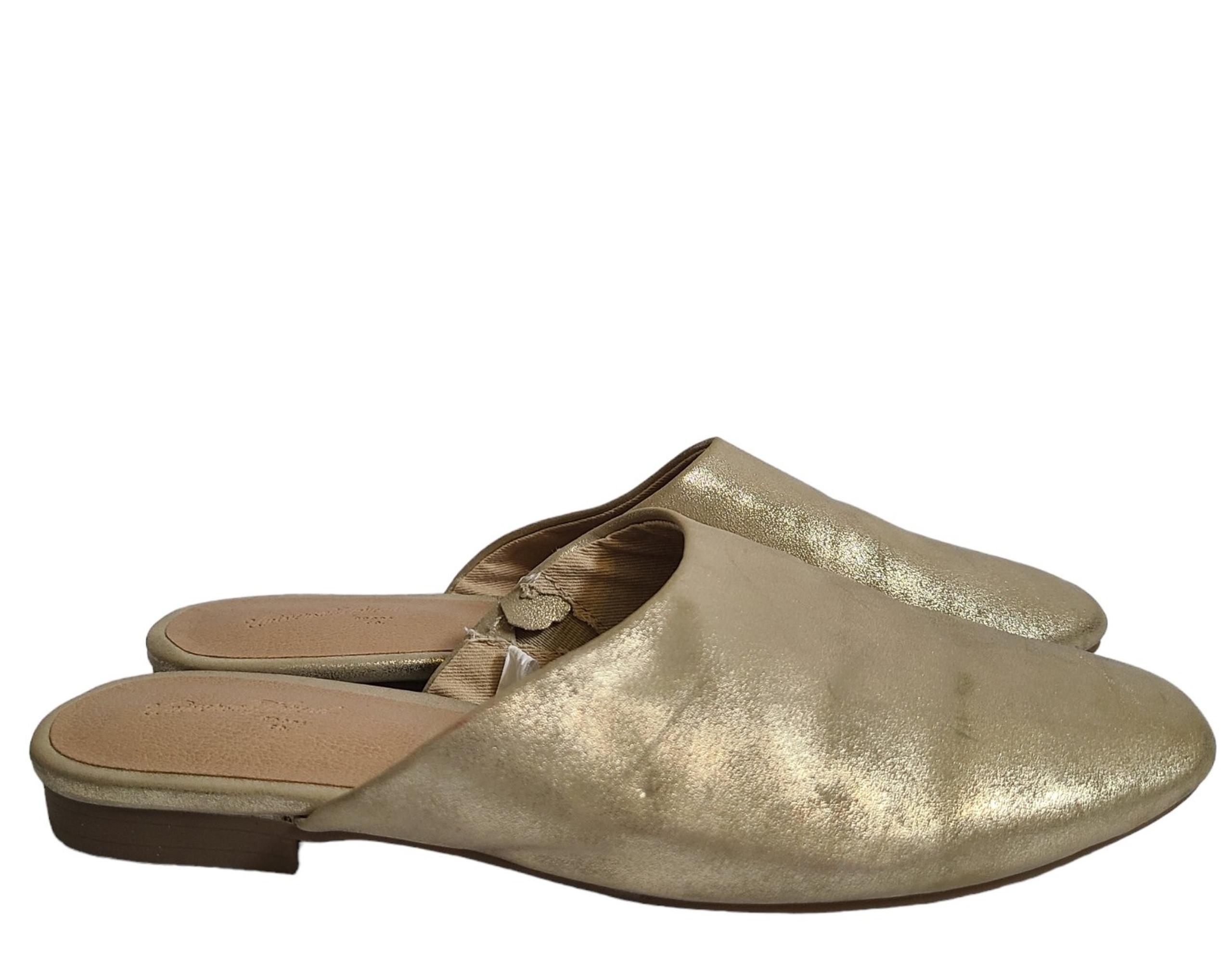 Universal Thread flats, size 6