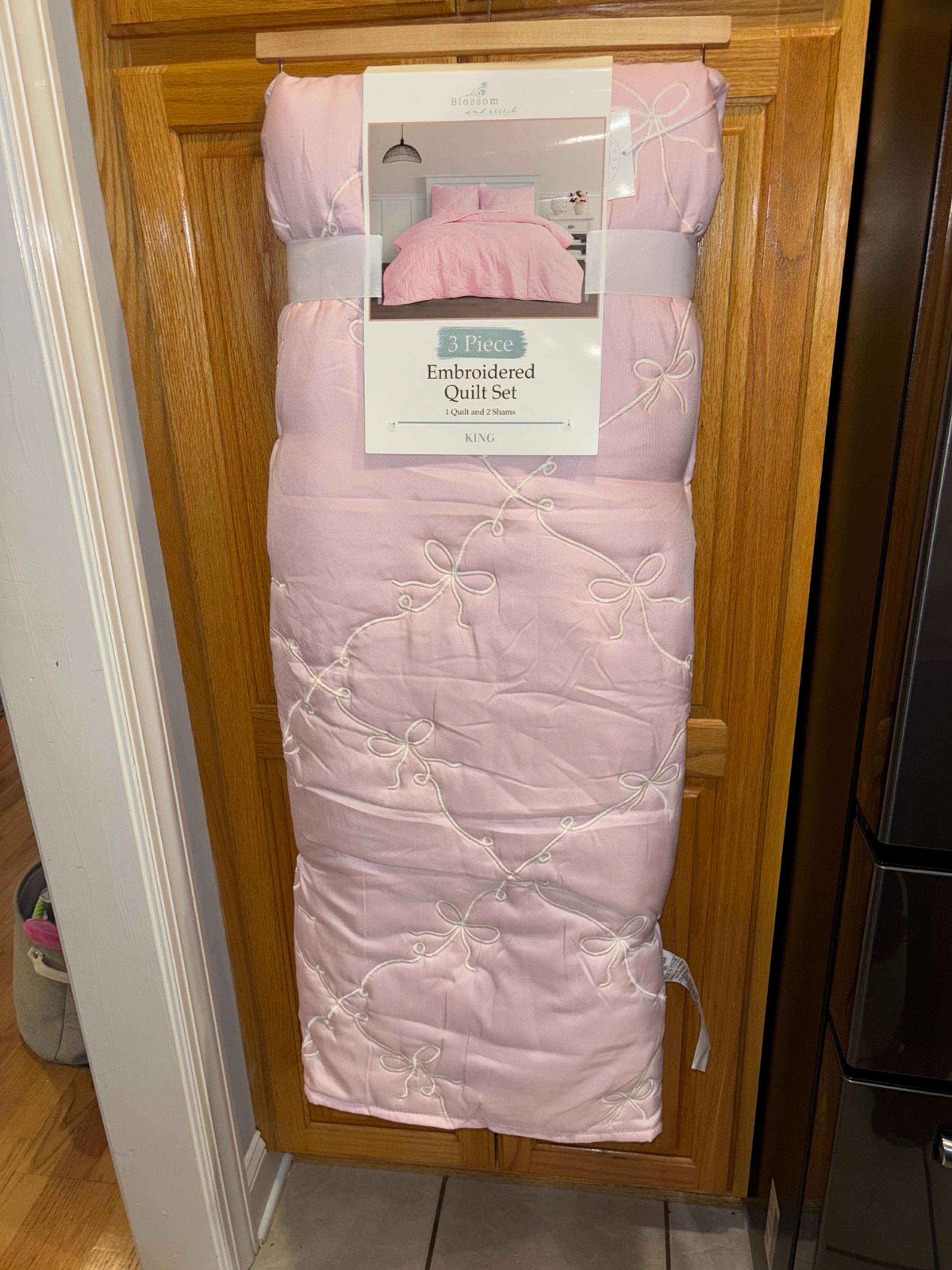 NEW RELEASE!!!! Pink Bow Quilt Set KING