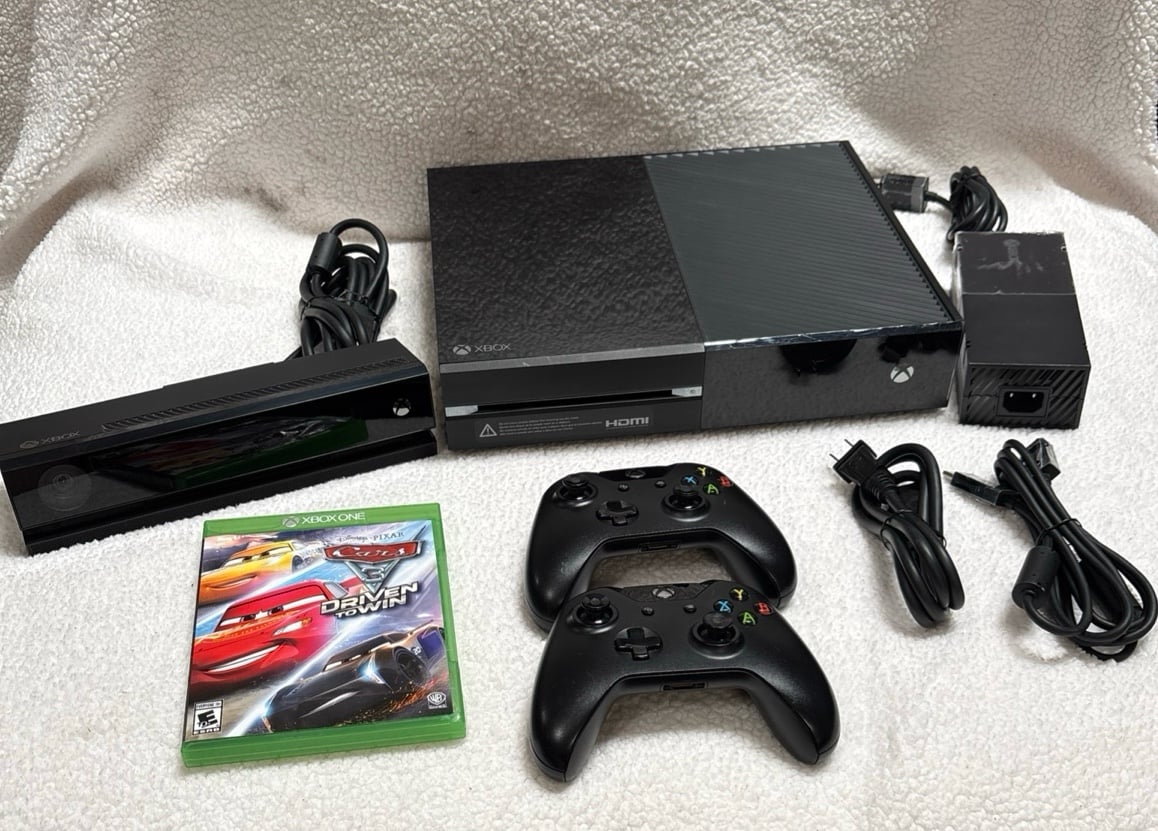 Xbox One Model 1540 Microsoft Black Gaming Console W/ Controllers, Game & Kinect