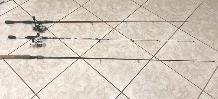 Lot of 3 fishing rods and 2 fishing reels (used)