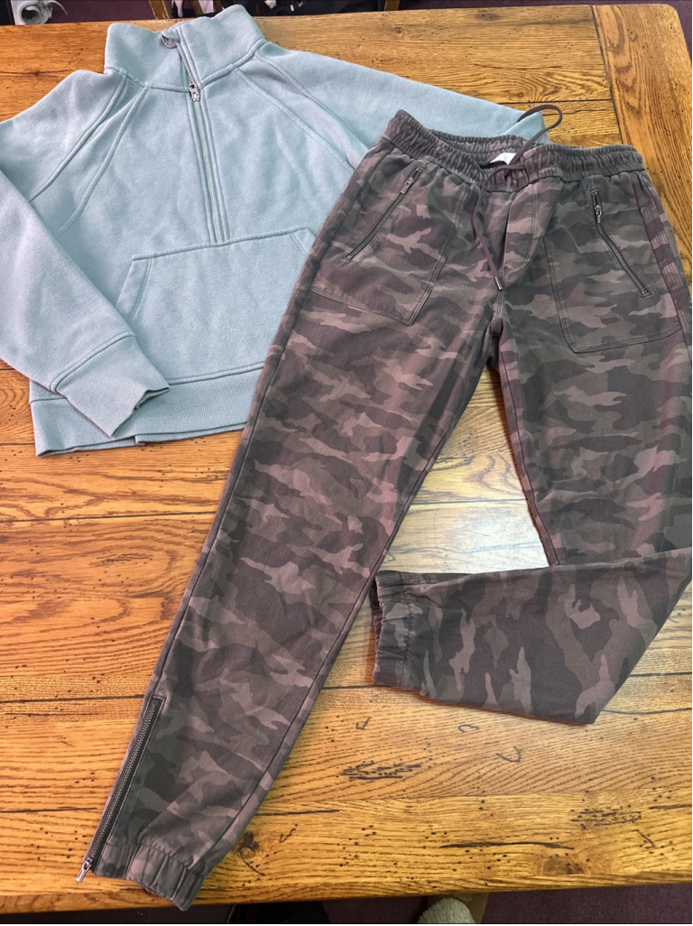 Athleta Farallon Jogger Multi Camo Size 4 Sweatpants Lulu Dupe Sweatshirt J3