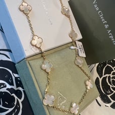 10 flower necklace