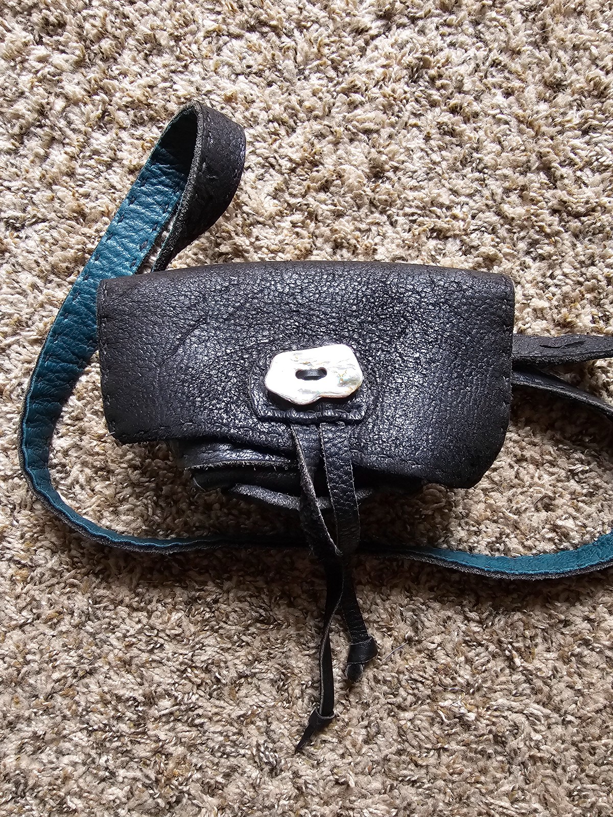 Hands on leather thick quality boho minimalist shell button crossbody bag