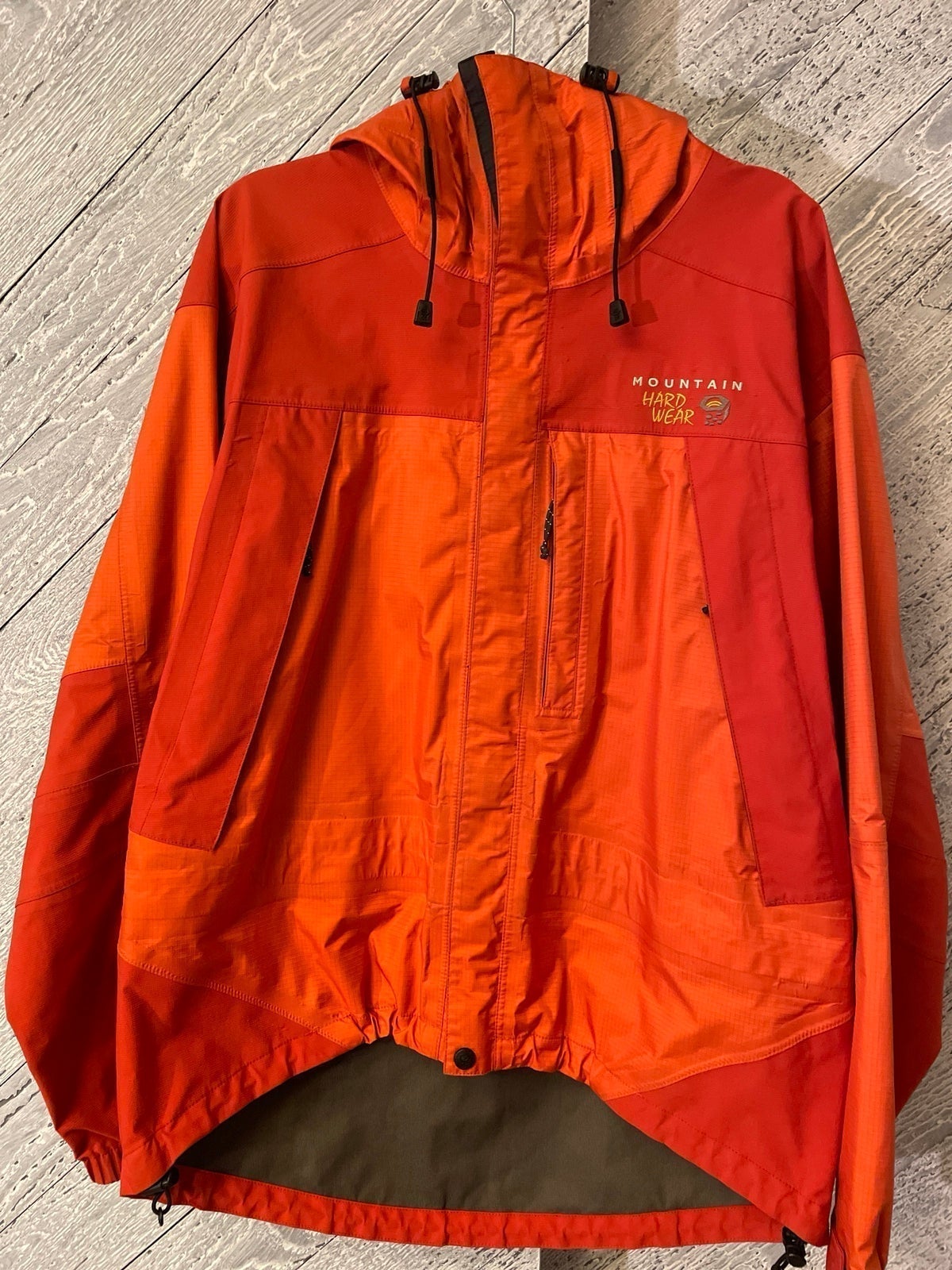 Mountain Hardware Orange goretex jacket size mens medium