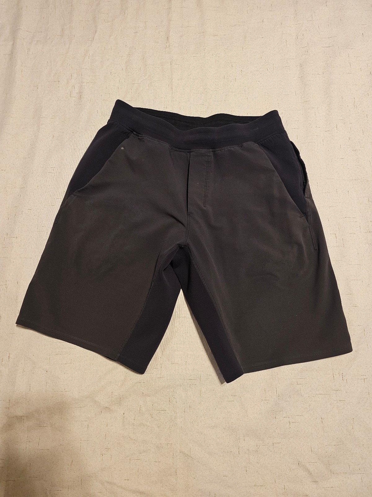 Men’s Lululemon Shorts SzM.