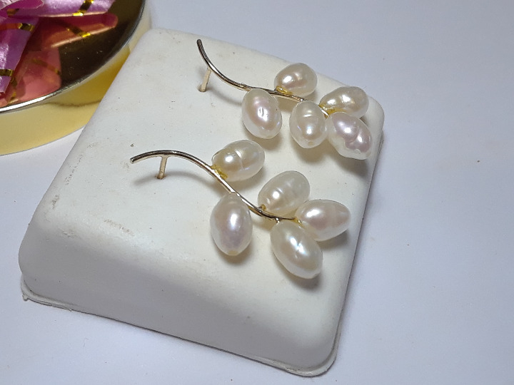 Freshwater Pearl grape Vine 14Kt Yellow Gold drop Post Earrings #16303